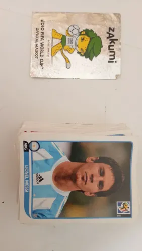 ? Lote de Cartas de Card Games + Figurinhas da Copa 2010 e 2018 - Colecionáveis