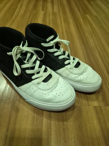 Tenis Jordan Series Mid tamanho 40