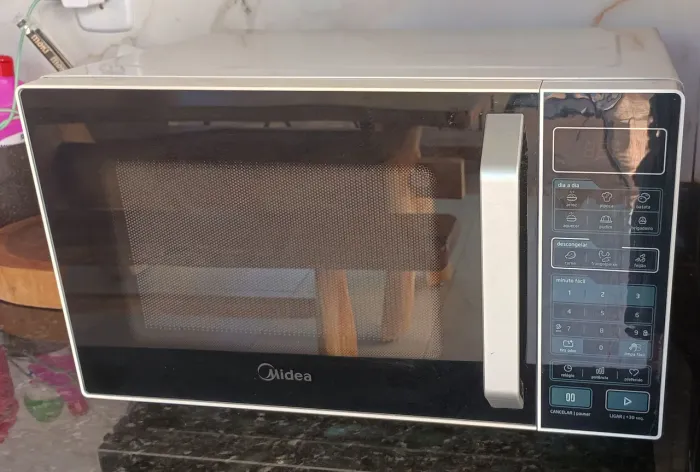 Micro-ondas Midea MRAS22 20 Litros - Branco/Preto - 220V