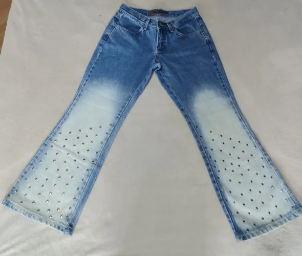 Calça jeans flare 36 com rebite