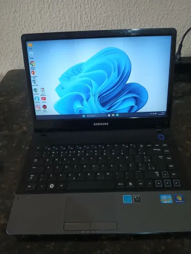 Vende-se Notebook Samsung NP300E