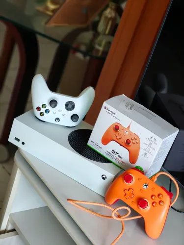 XBOX SERIES S 512GB + 2 CONTROLES ACEITO CARTÃO ATÉ 12X