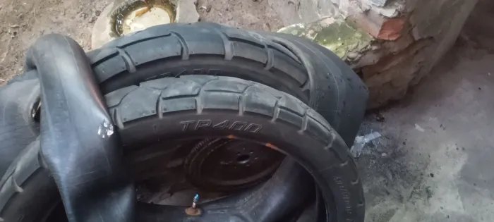 Par de pneus pra Bros com as duas câmarasde ar 100,00