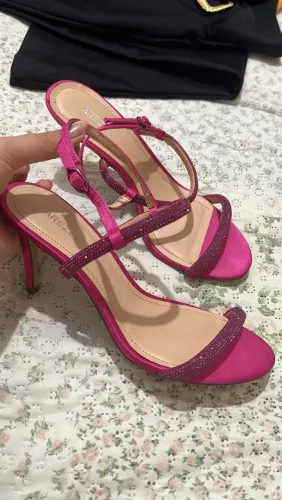 Vendo Sandália Arezzo 