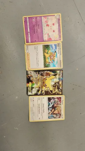 Vendo carta do Pikachu