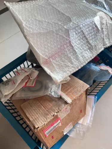 Vendo ou troco por moto variedade de peças para oficina de motos