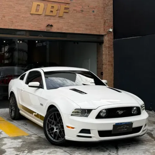 Ford Mustang GT V8 2013