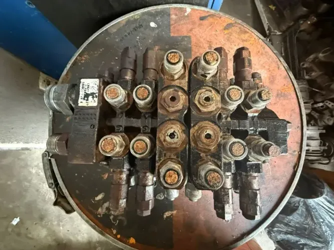 Comando Hidráulico Traseiro Retroescavadeira Randon Rk406B p/n 219000858