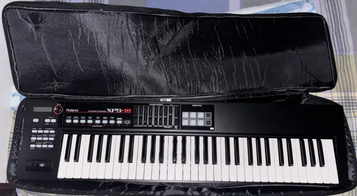 Teclado Roland XPS 10 (usado para estudos em casa)