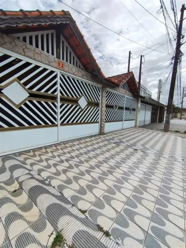 CASA PARA VENDA DE 03 QUARTOS BAIRRO MARACANÃ EM PRAIA GRANDE