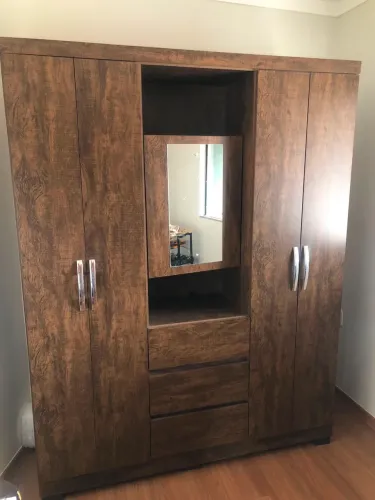 Vendo guarda-roupa em ótimo estado!
