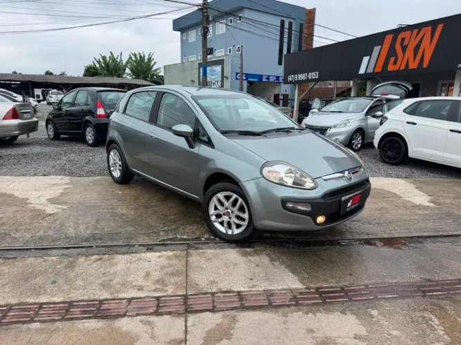 Fiat Punto Attractive 1.4 Fire Flex 8V 5P 2013