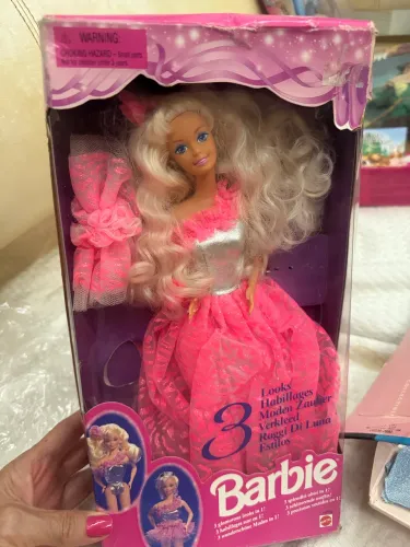 Barbie 3 estilos com caixa (nunca brincada)