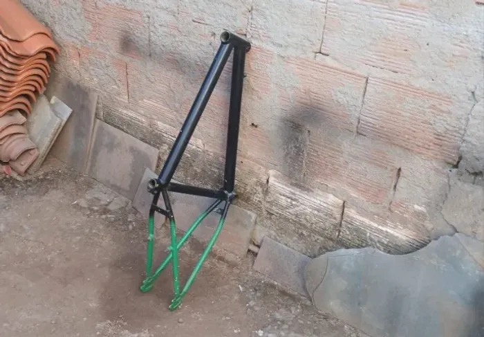 Quadro aro 24 preto com verde