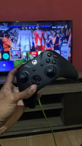 XBOX ONE FAT EM ÓTIMO ESTADO DE FUNCIONAMENTO + CONTROLE E CABOS 