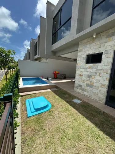 Excelente Casa com piscina em Condominio Fechado no Alliance House - 3 suítes