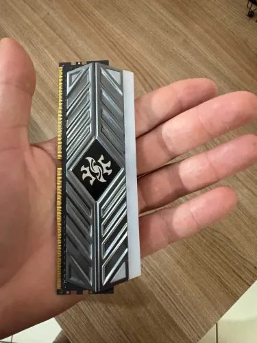 Memoria RAM DDR 4 da XPG com frequência maxima de 4133 mhz
