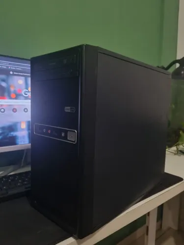 Computador para estudos e tarefas básicas