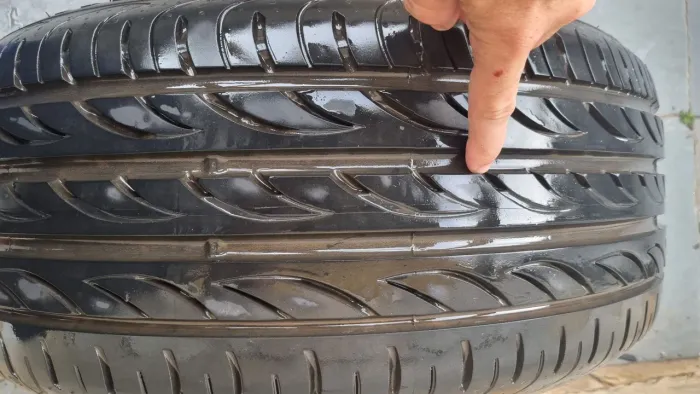 Pneu Pirelli Pzero 235/45 aro 18