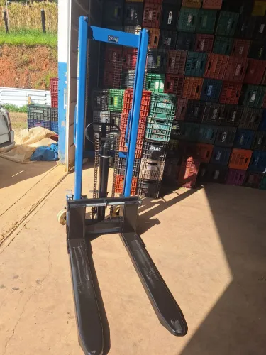 Empilhadeira Manual