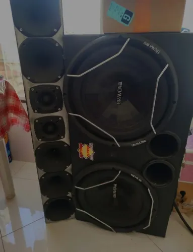 Vende-se som automotivo Bravox 15 polegadas, 6 cornetas e 2 tweeter 
