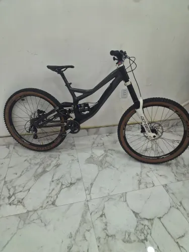 Specialized demo 8 downhill 