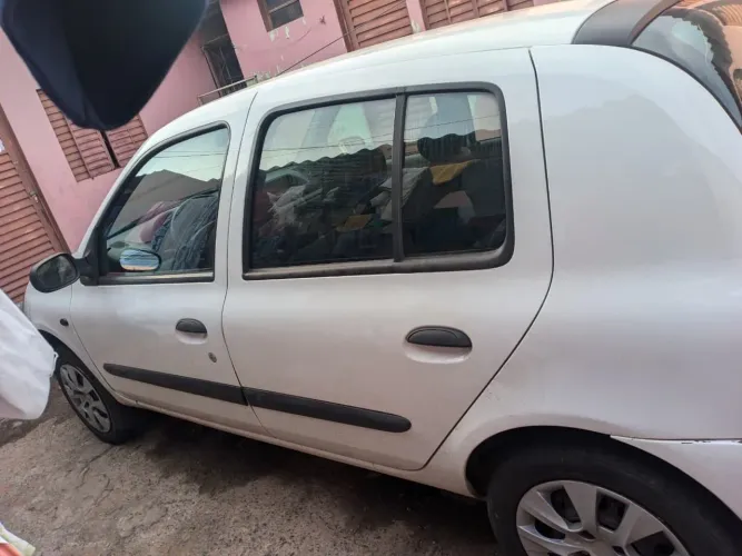 Renault Clio Hi-flex 1.0 16V 5P 2011