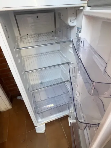 Geladeira Eletrolux 260 litros 220 Vl 
