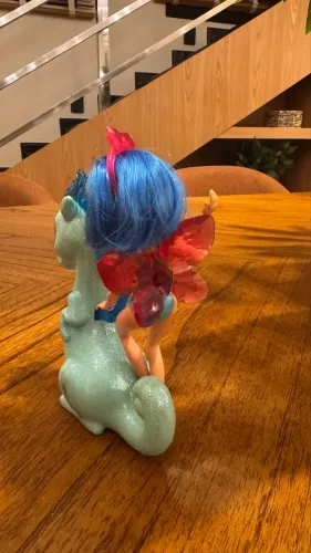 Mini Boneca Barbie Fada Caprice E Dragão Cavalo-Marinho Brilhante (2011)
