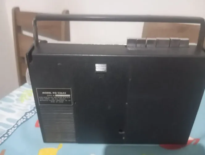 Vendo relíquia uns dos primeiros rádio toca fita da National funcindo parcialmente 