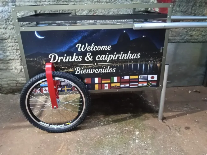 Carrinho de caipirinha e drinks
