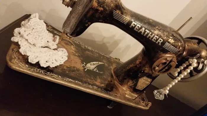 Máquina de costura fabricada no Japão Feather luxo relíquia antiga