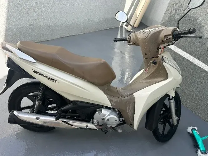 Honda biz 125 branca 