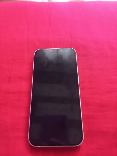 IPhone 13 128 gigas  chama no Zapata *
