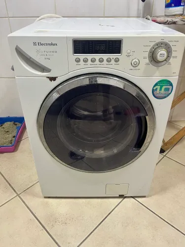Máquina lava e seca eletrolux