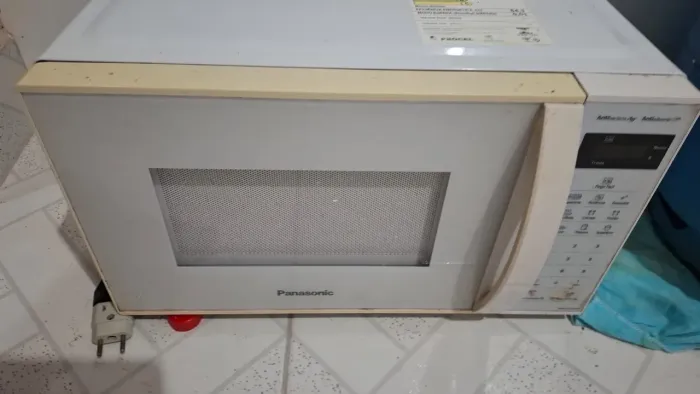 Microondas usado-novo, em boas condições funcionando perfeitamente