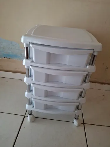 Vendo Gaveteiro Branco com 4 Gavetas