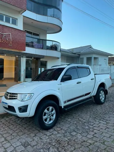 Mitsubishi L200 Triton HLS 2.4 Flex 16V CD Mec. 2015