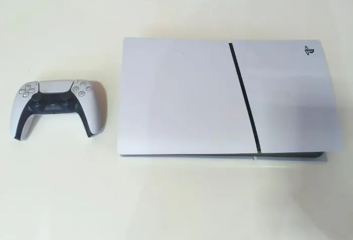 PS5 slim 825GB
