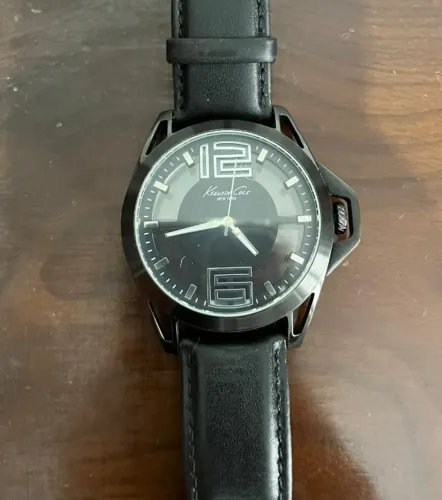Relógio Kenneth Cole NY preto, lindo! usado em ótimo estado.