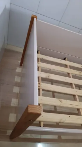 Cama infantil com proteção lateral 