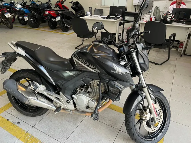 CB TWISTER 250 toda revisa na Honda 