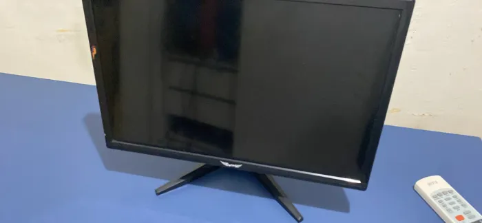 Monitor 60 hz  19 polegadas possui todas as entradas 