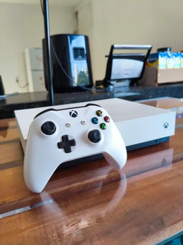 Xbox One S 1TB + Controle Original + 400 Jogos por 1 Mês + Entrega Grátis