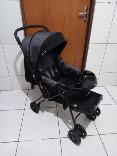 Carrinho de bebê cosco semi novo unissex