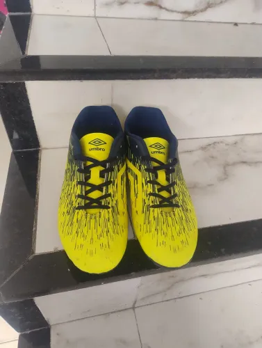 Chuteira UMBRO impecável