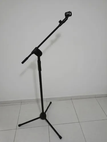 Tripé de Microfone Regulável 