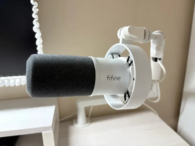 Microfone FIFINE Branco - Amplitank (K688)