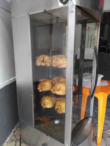 Vende-se máquina de assar frango progás