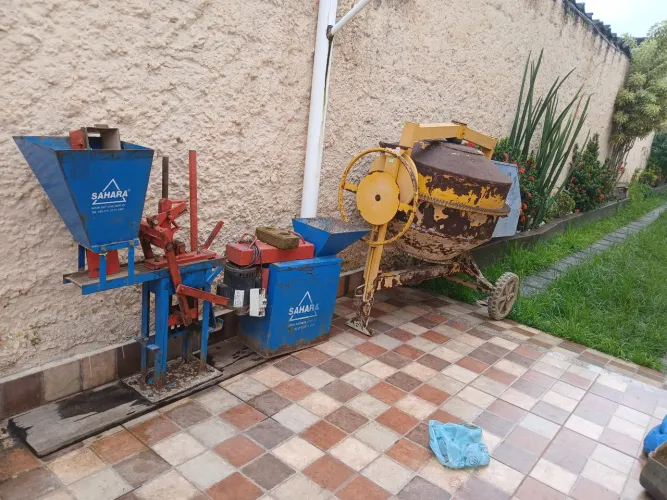 Vendo Máquinas Para Produzir Tijolos Ecológicos